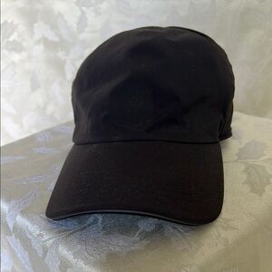 LULULEMON BLACK BASEBALL CAP